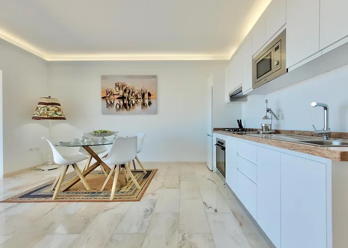 アパート Another Day In Paradise