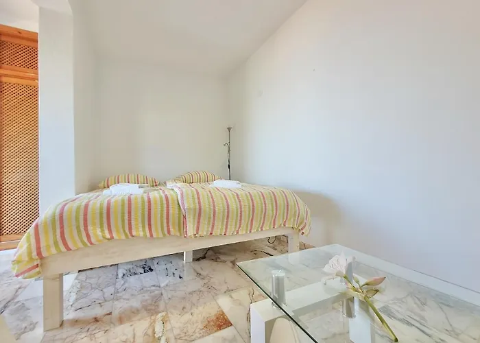 アパート Another Day In Paradise *