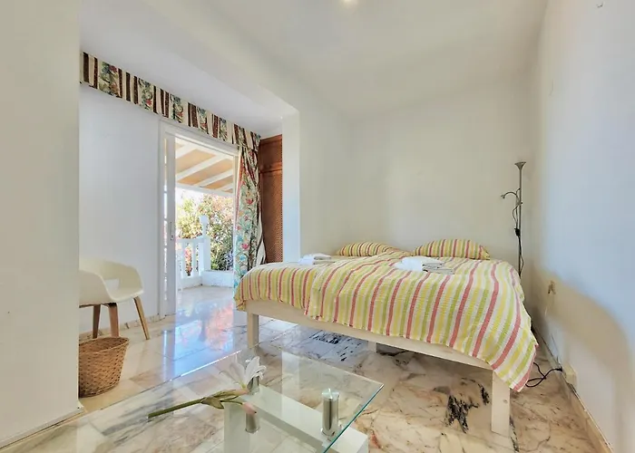 アパート Another Day In Paradise