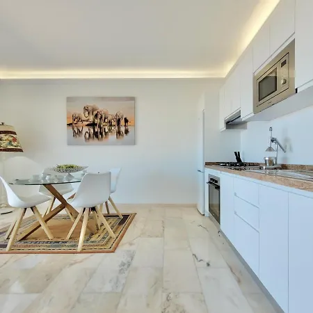 アパート Another Day In Paradise