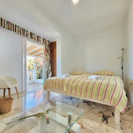 アパート Another Day In Paradise