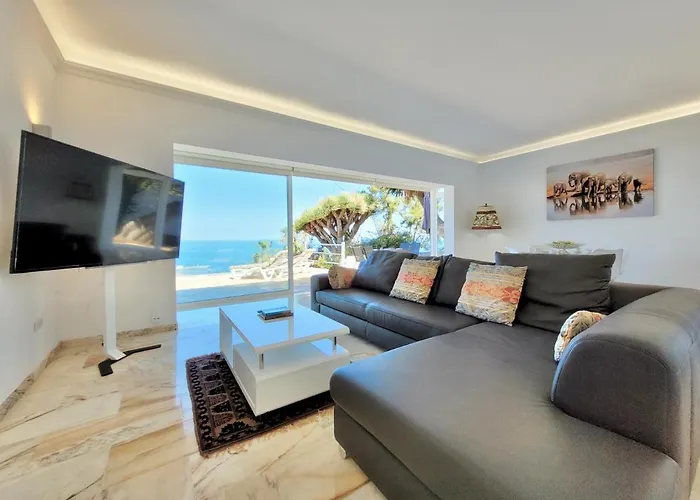 아파트 Another Day In Paradise